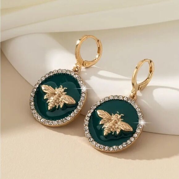 💚 Betsey Johnson stunning honeybee crystal dangle earrings 💚 - Picture 1 of 7